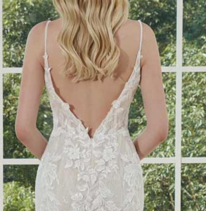 
                      
                        Vestido de novia sirena con encaje y tul floral
                      
                    
