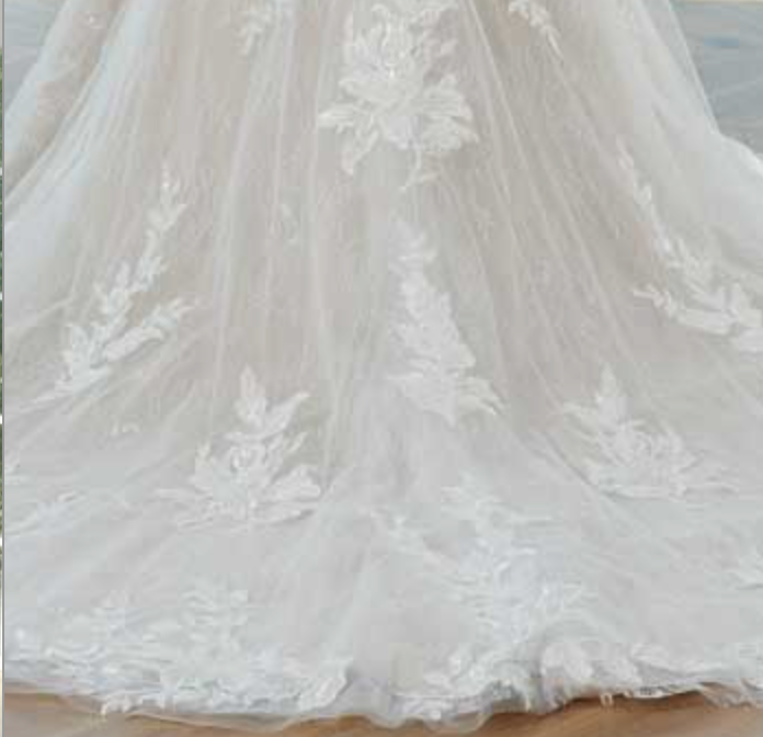 
                      
                        Vestido de novia sirena con encaje y tul floral
                      
                    