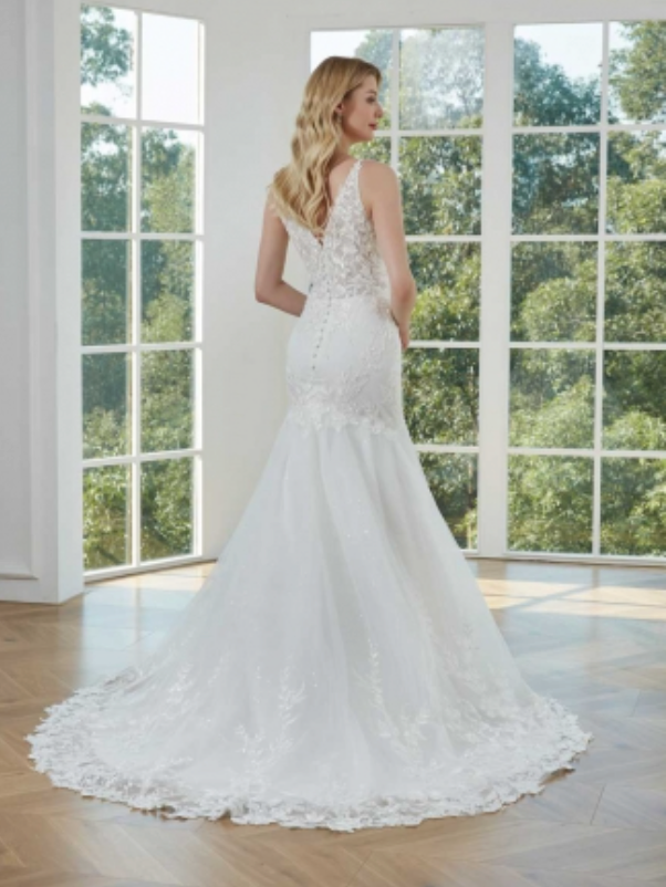 
                      
                        Tulle Lace Trumpet Bridal Gown with Button Back
                      
                    