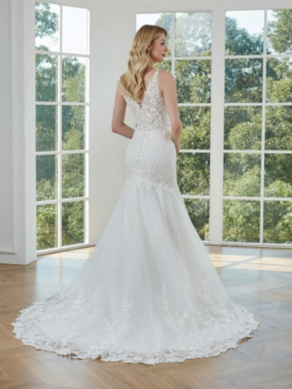 Load image into Gallery viewer, Tulle Lace Trumpet Bridal Gown with Button Back
