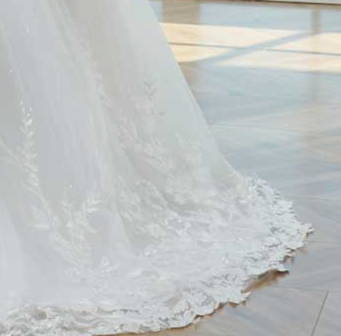 
                      
                        Tulle Lace Trumpet Bridal Gown with Button Back
                      
                    