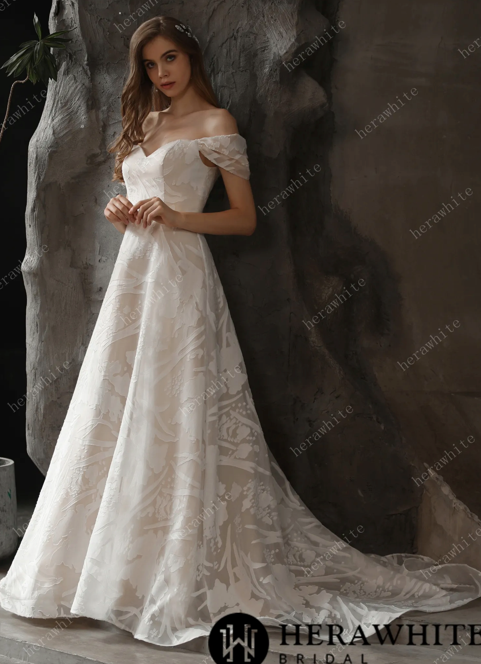 Wedding dress with shoulder straps deals