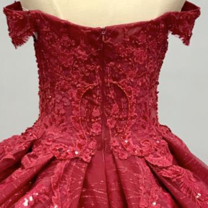 Load image into Gallery viewer, Ballroom Classic Red Wedding Sleeveless Bridal Gown

