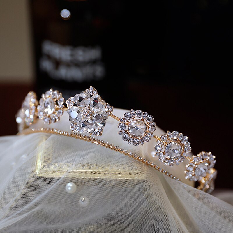 Load image into Gallery viewer, Stunning Crystal Bridal Tiara Headpiece Wedding Crown Hair Accessory
