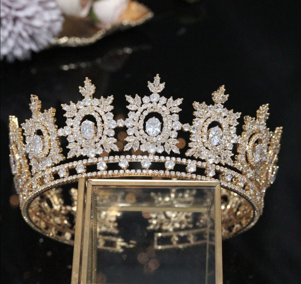 
                      
                        Luxury Zircon Wedding Birthday Full Round Crown Bridal Princess Pageant Headpiece
                      
                    