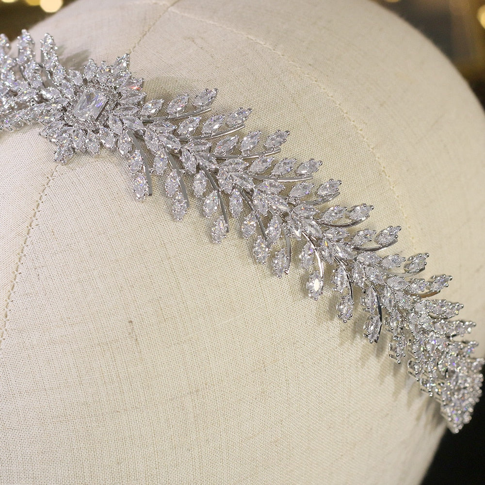 Load image into Gallery viewer, Classic Vintage Cubic Zirconia Wedding Bridal Headband
