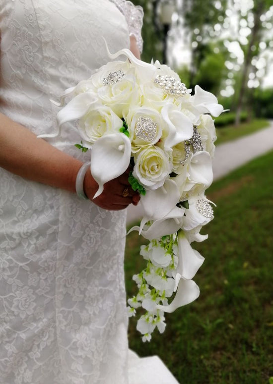 pearl pins for bouquets  White bridal bouquet, Bridal bouquet