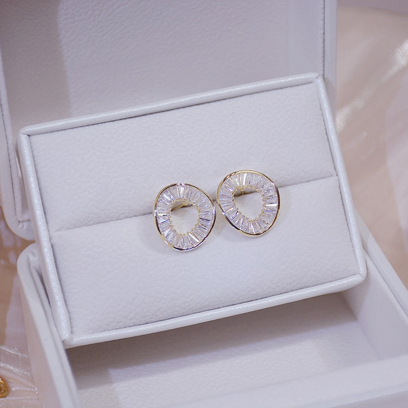14k Gold Cubic Zirconia Irregular Circle Stud Earrings - TulleLux Bridal Crowns &  Accessories 