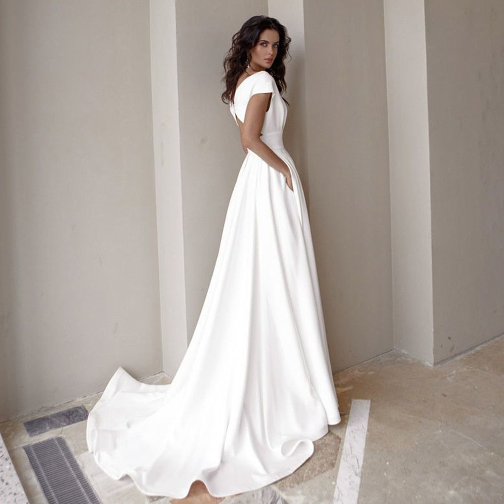
                      
                        Modest V-Neck Sweep Train Slit A Line Bridal Gown Dress with Pockets - TulleLux Bridal Crowns &  Accessories 
                      
                    