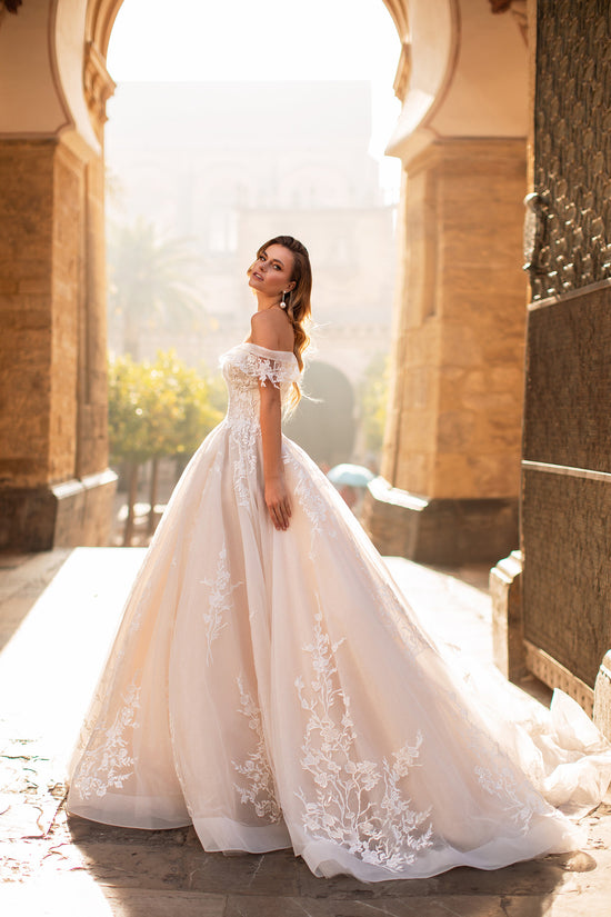 Sweetheart  Lace Vintage Wedding Dress Appliques Beaded Bride Gown Plus Sizes Available - TulleLux Bridal Crowns &  Accessories 