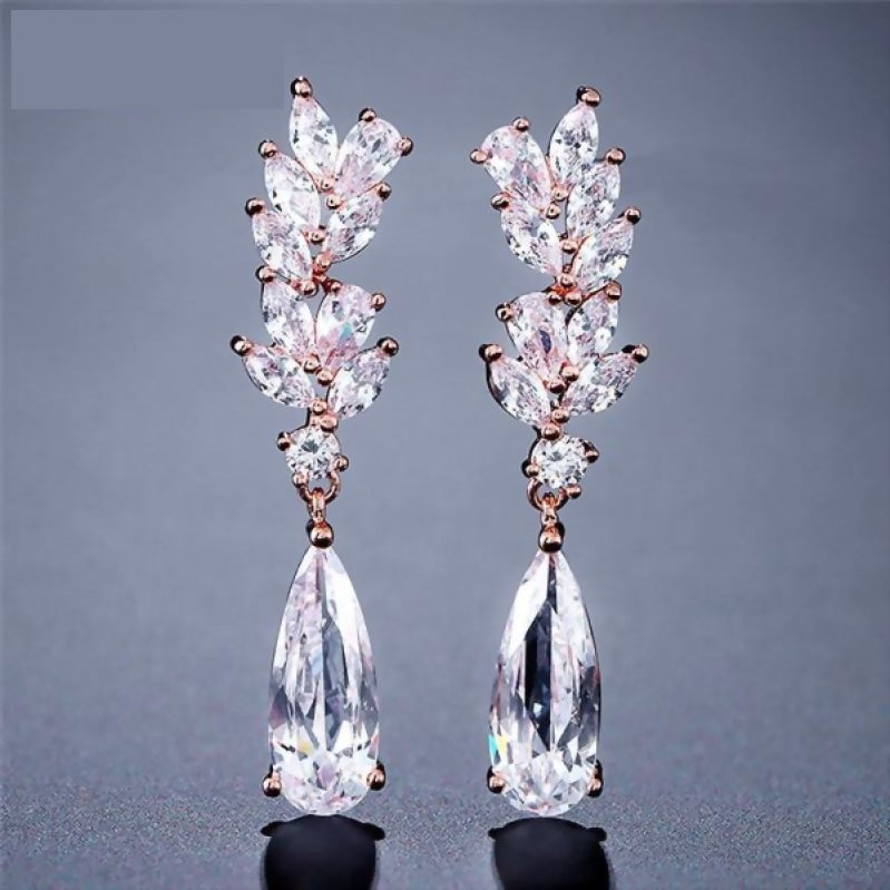 
                      
                        Dainty Cubic Zirconia Water Drop Crystal Dangle Bridal Earrings - TulleLux Bridal Crowns &  Accessories 
                      
                    