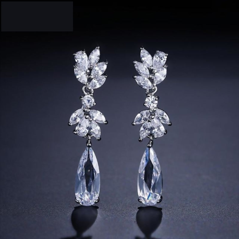 
                      
                        Dainty Cubic Zirconia Water Drop Crystal Dangle Bridal Earrings - TulleLux Bridal Crowns &  Accessories 
                      
                    