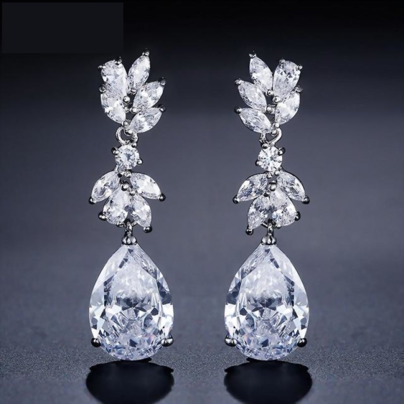 
                      
                        Dainty Cubic Zirconia Water Drop Crystal Dangle Bridal Earrings - TulleLux Bridal Crowns &  Accessories 
                      
                    