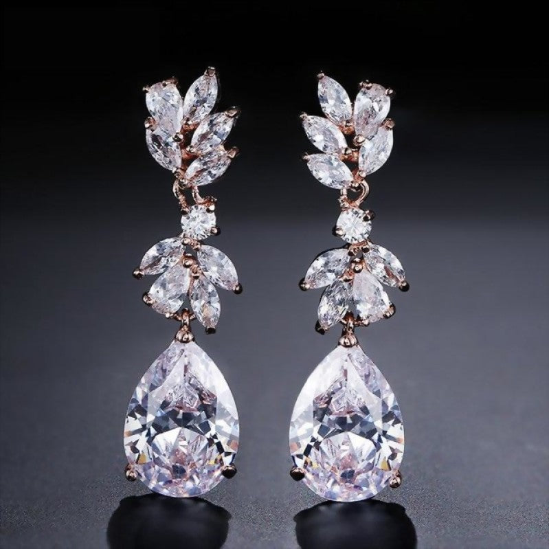 
                      
                        Dainty Cubic Zirconia Water Drop Crystal Dangle Bridal Earrings - TulleLux Bridal Crowns &  Accessories 
                      
                    