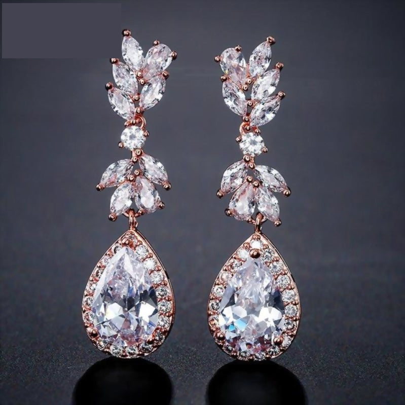 
                      
                        Dainty Cubic Zirconia Water Drop Crystal Dangle Bridal Earrings - TulleLux Bridal Crowns &  Accessories 
                      
                    