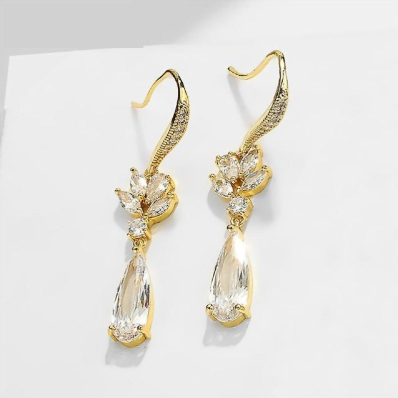 
                      
                        Dainty Cubic Zirconia Water Drop Crystal Dangle Bridal Earrings - TulleLux Bridal Crowns &  Accessories 
                      
                    