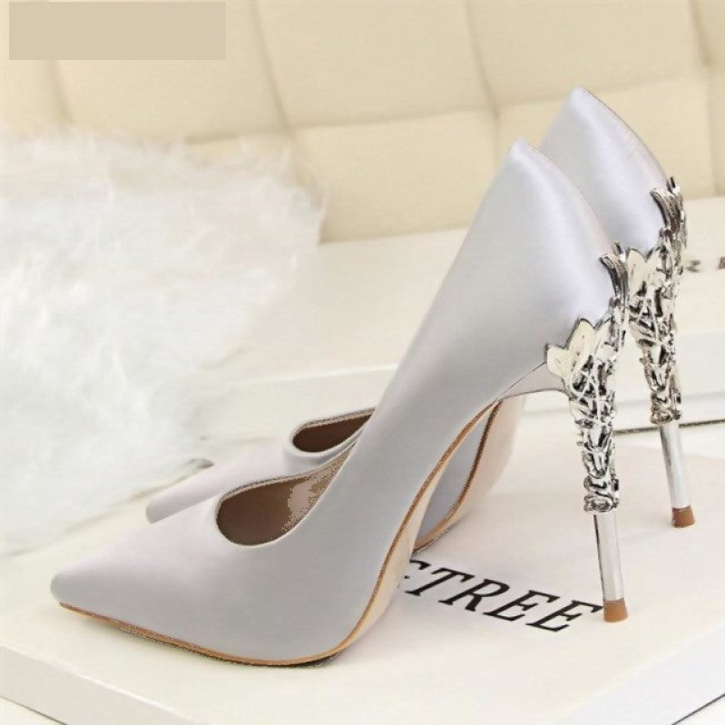 
                      
                        Decorative Ornate High Heel Pumps in Various Colors - TulleLux Bridal Crowns &  Accessories 
                      
                    