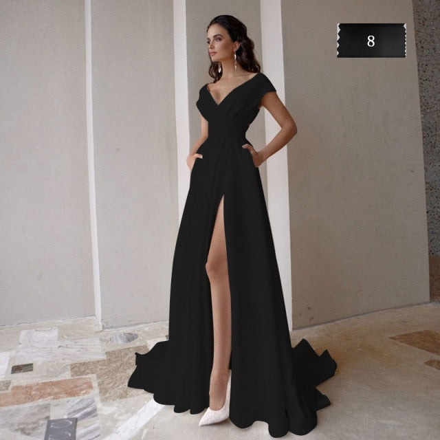 NYC style blogger in evening dress and accessories for charity gala | Long  black dress, Black prom dresses, Evening dresses prom