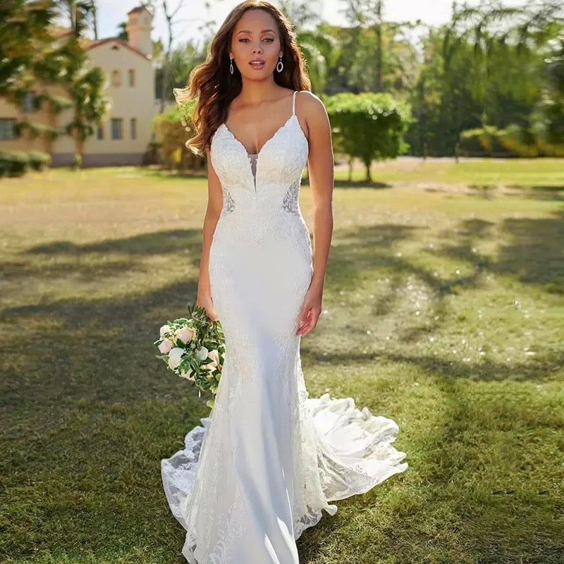 
                      
                        Lace Mermaid Spaghetti Straps Sexy V-Neck Backless Sweep Train Bridal Wedding Gown
                      
                    