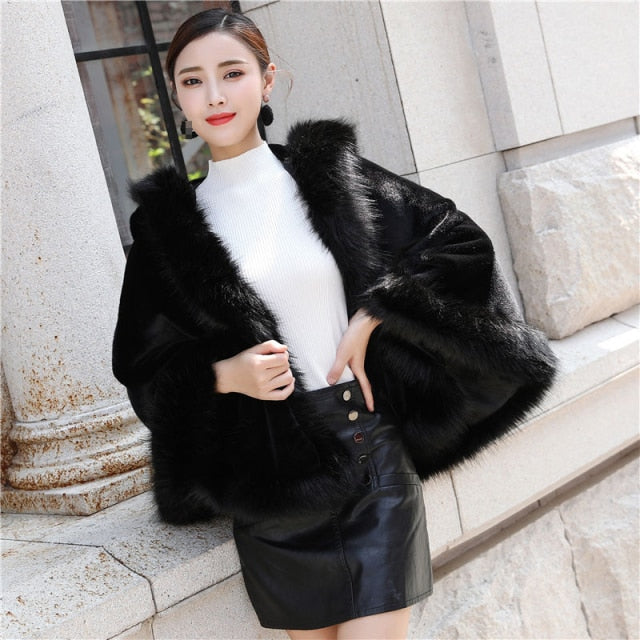 
                      
                        Imitation Mink Fleece Short Style Women Hooded Cape Poncho - TulleLux Bridal Crowns &  Accessories 
                      
                    