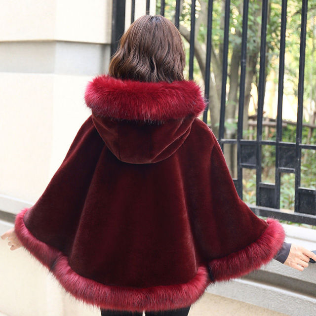 
                      
                        Imitation Mink Fleece Short Style Women Hooded Cape Poncho - TulleLux Bridal Crowns &  Accessories 
                      
                    